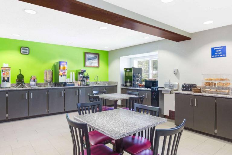Microtel Inn & Suites by Wyndham Pooler/Savannah — photo 4
