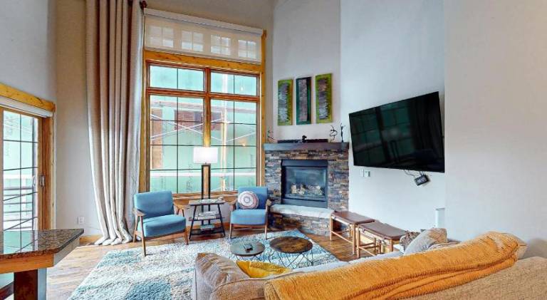 Urban Mountain Getaway & Alpenglow Chalet — photo 2