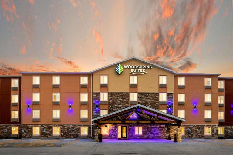 WoodSpring Suites Davenport Quad Cities in Davenport, IA