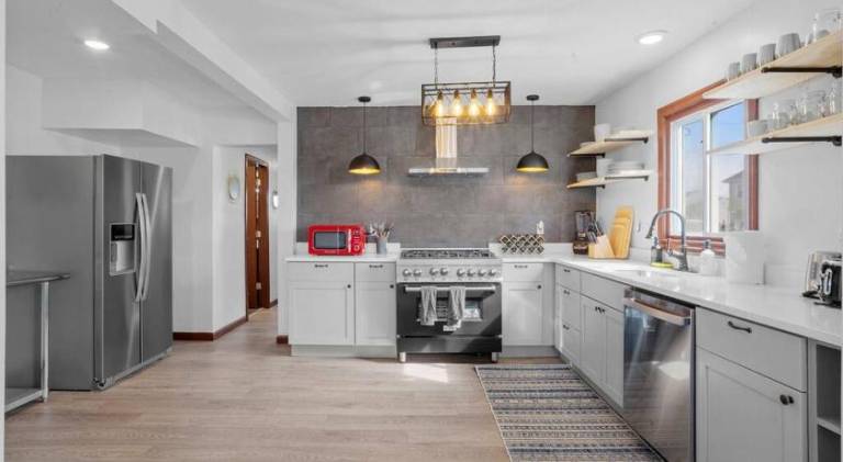 Big vacation home | Pets allowed — photo 3
