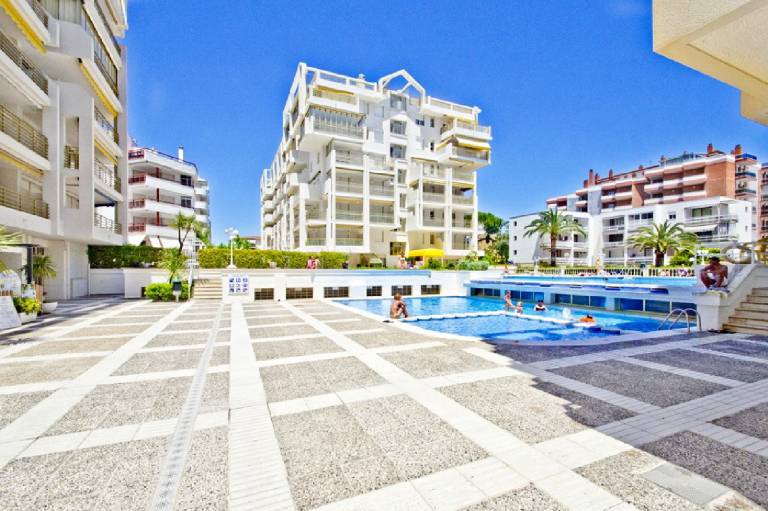 Apartment with patio & pool — photo 2