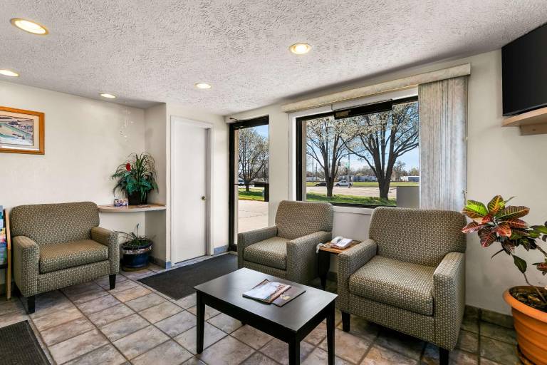 Americas Best Value Inn Lincoln, Nebraska — photo 2