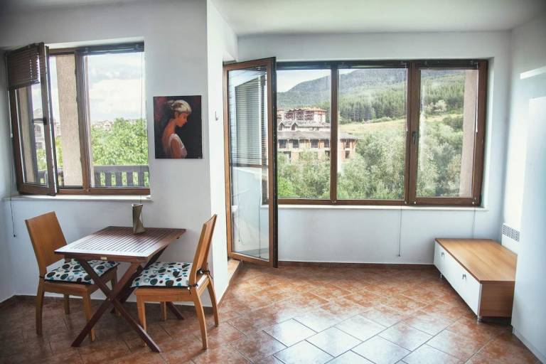 Cozy apartment next to the forest and the gondola in Bansko