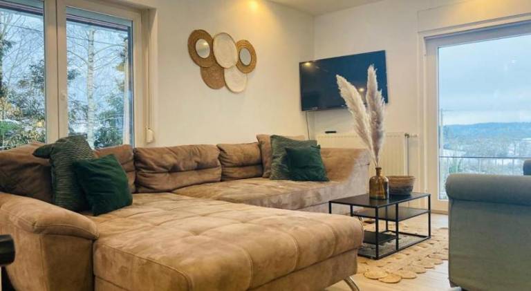 House with pool & hot tub | Pet-friendly — photo 3