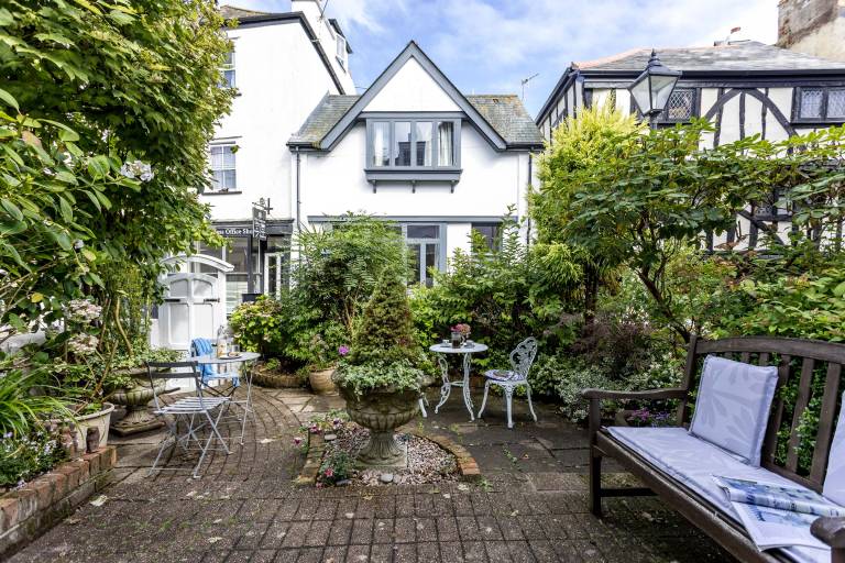 Cottage with garden | City view in Dartmouth