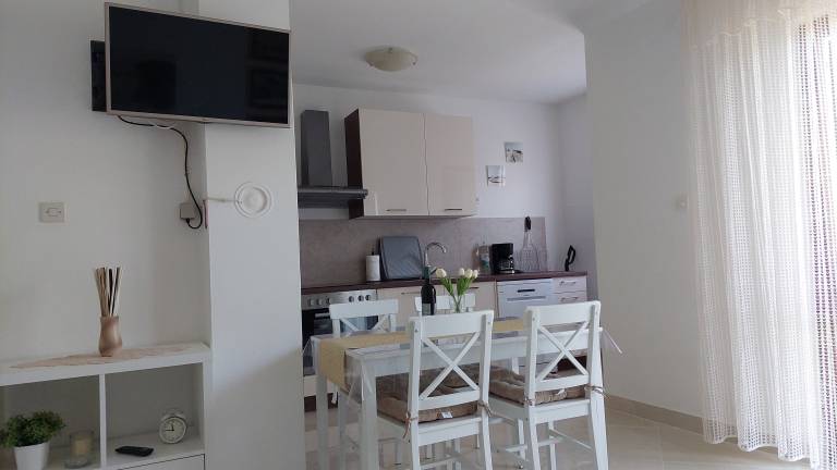 House with terrace & barbecue — photo 4