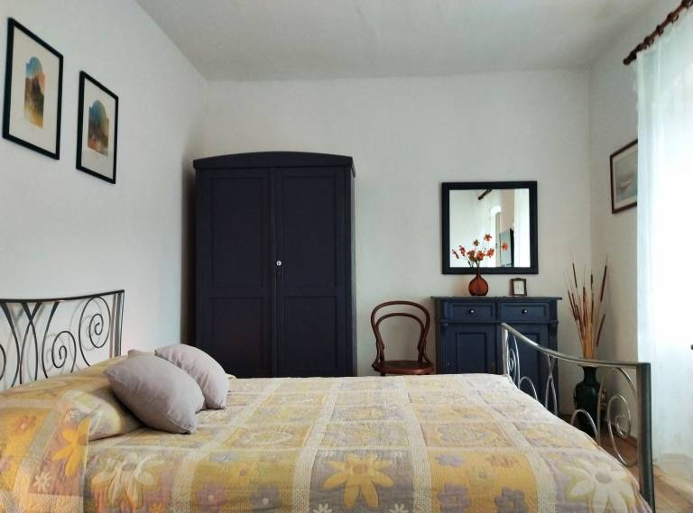 Holiday apartment with barbeque, garden & patio | Garden view — photo 4