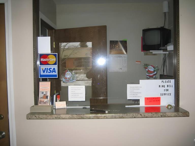 SleepEes Inn Saginaw — photo 5