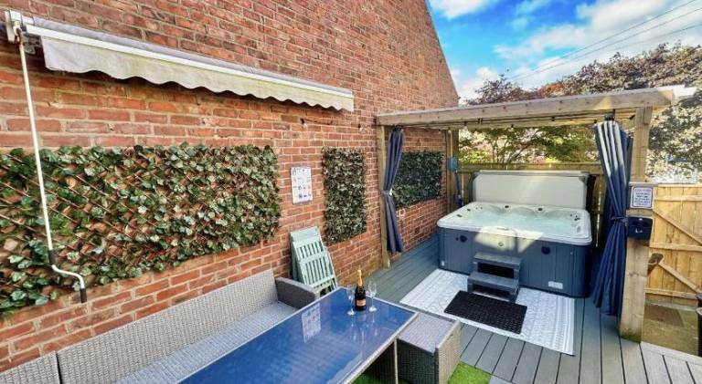 Holiday apartment with hot tub in Newcastle-upon-Tyne