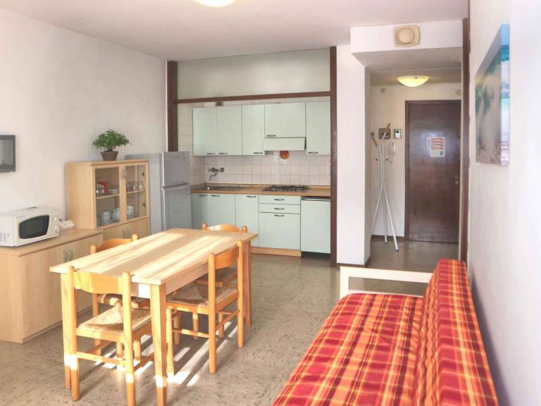 Rental apartment with yard — photo 4