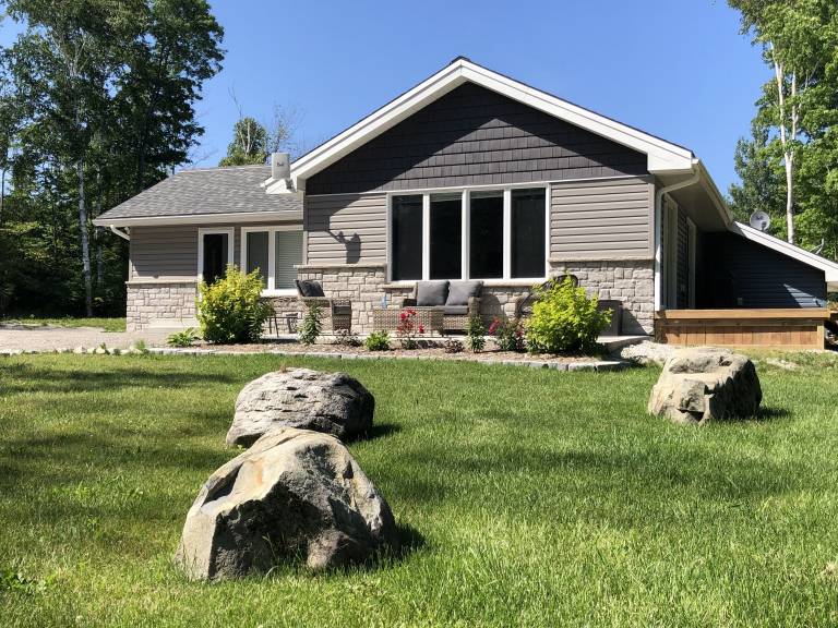 House Red Bay