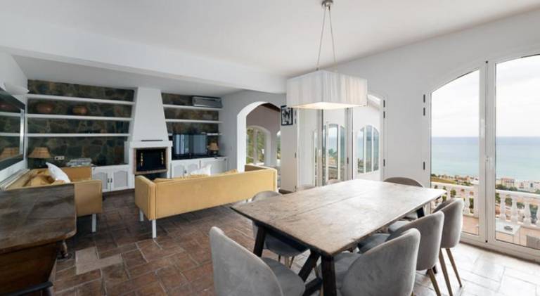 Villa with pool — photo 3