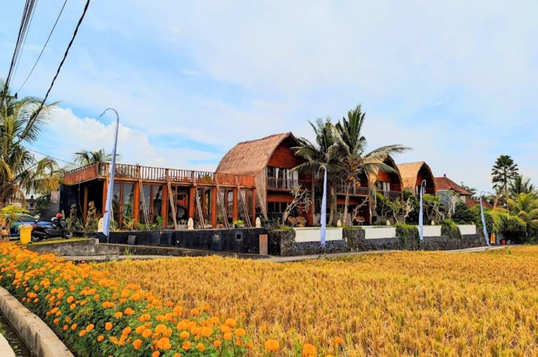 Nice bungalow with pool | Pets are welcome in Tegallalang