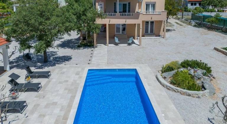 Villa with pool | Pets are welcome — photo 4