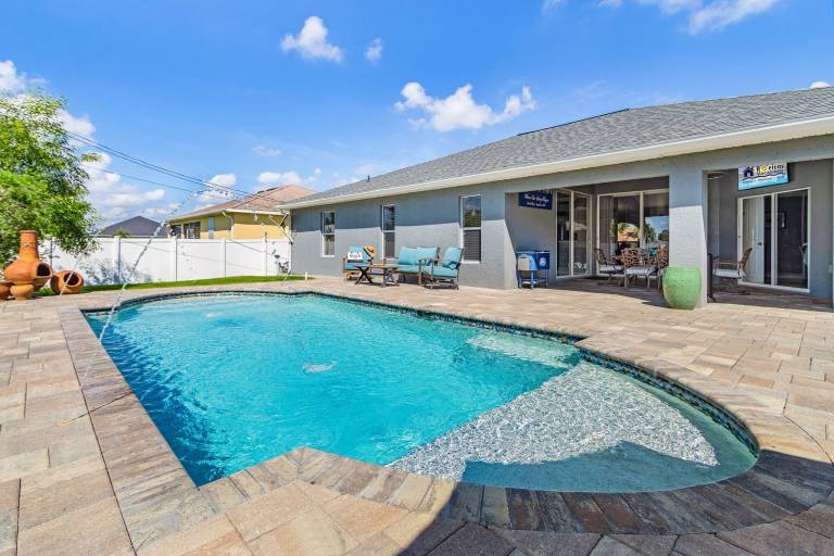 Vacation home with private pool & barbecue — photo 5