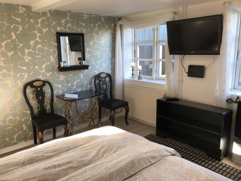 Bed & Breakfast  Dueodde