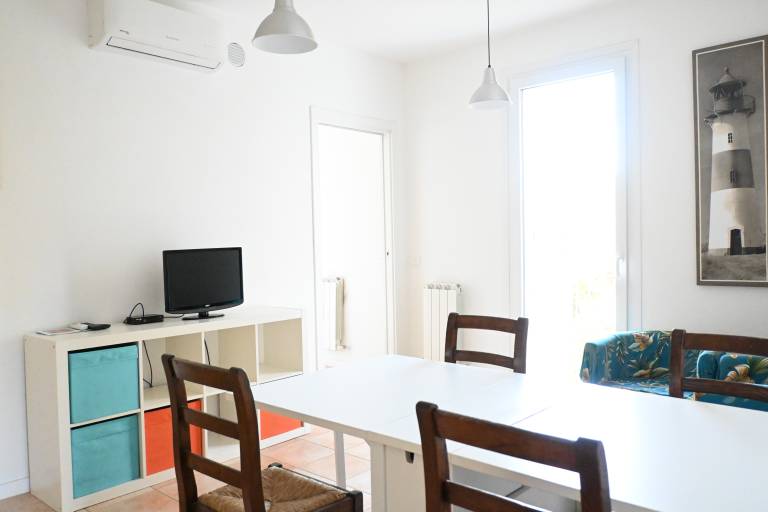 Holiday apartment with pool & terrace | City view — photo 4