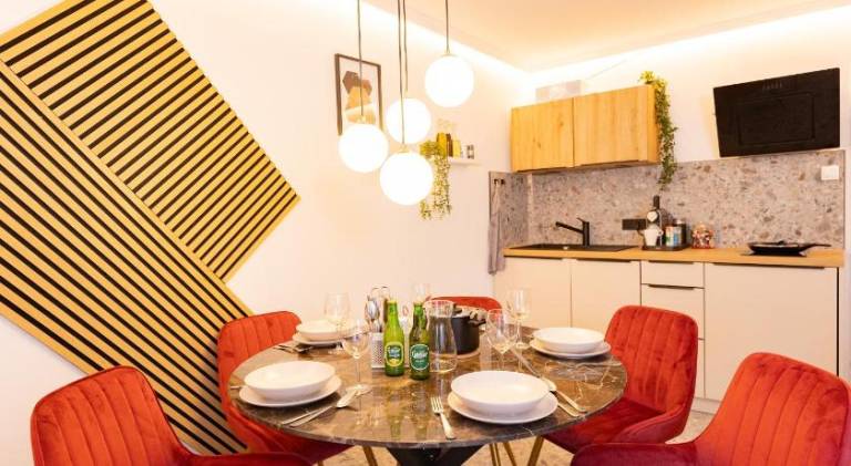 Apartment with patio & garden | Pets allowed — photo 2