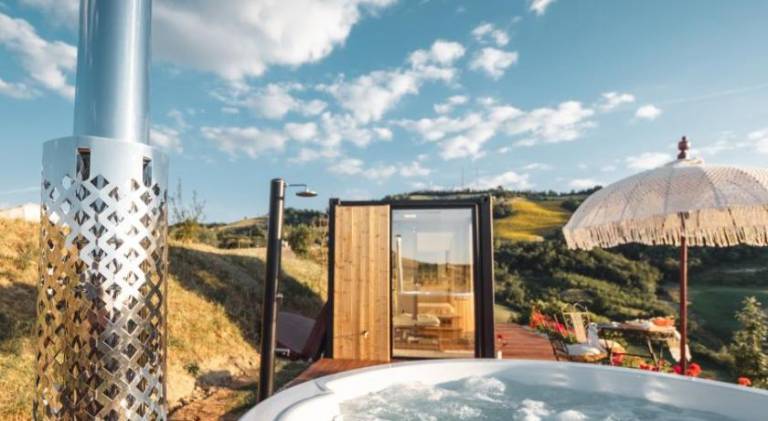House with hot tub & pool in Forlì