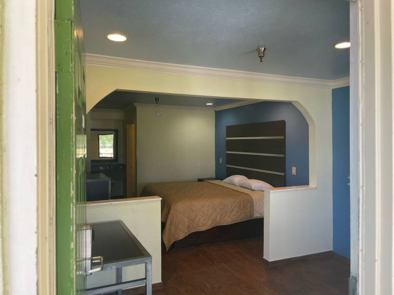 Motel  Byram