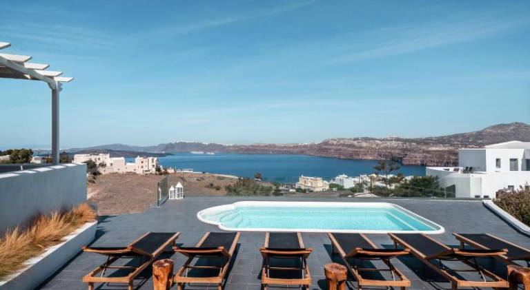 Villa with yard, patio & pool in Santorini