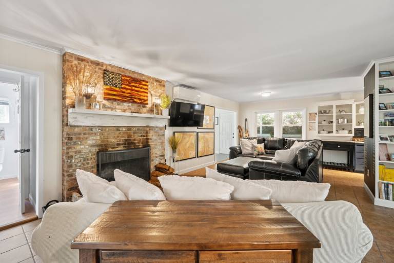 Cabin  Jonas Ridge