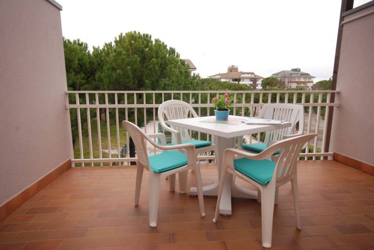 Rental apartment with patio & pool | Garden view — photo 2