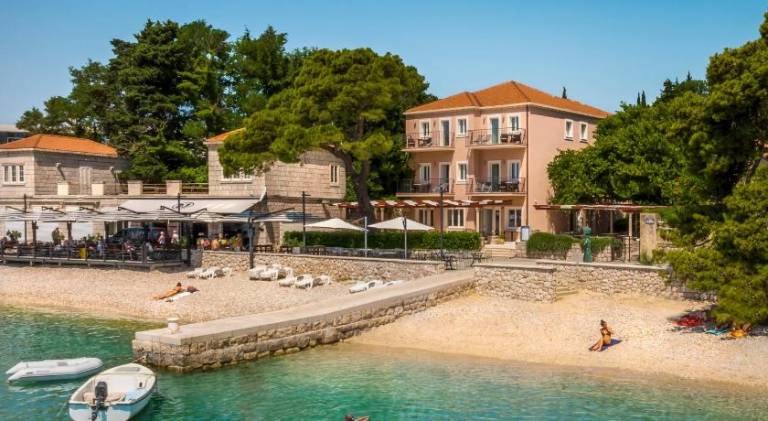Nice holiday apartment with yard | Close to the beach | Dogs allowed in Zupa dubrovacka
