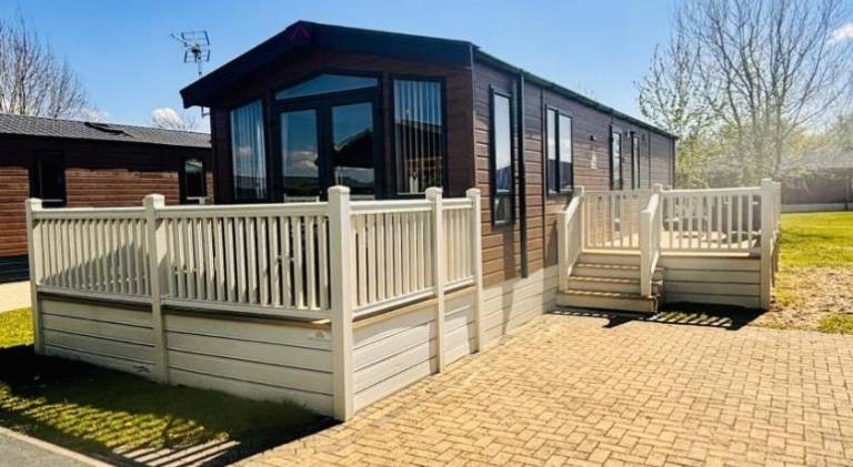 Lodge with jacuzzi, patio & garden | Dogs allowed in Malton