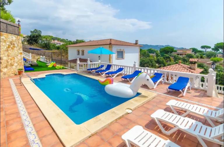 Holiday Home 'Villa Mansory' with Sea View, Wi-Fi and Air Conditioning in Lloret de Mar