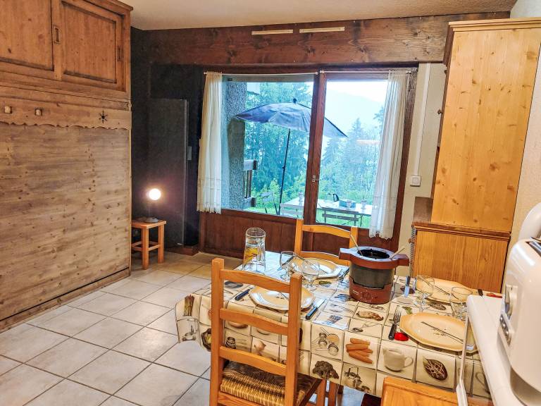 Holiday apartment with patio & garden | Mountain view — photo 3
