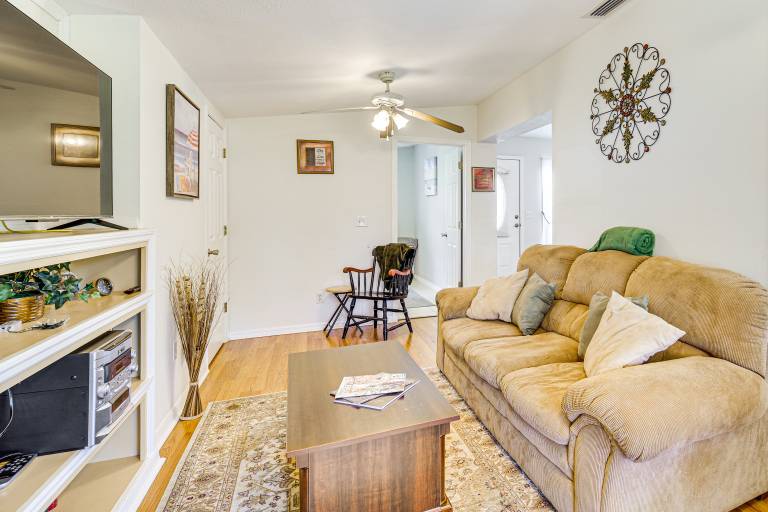 1 Mi to Lake Jackson: Home w/ Screened Patio! — photo 4