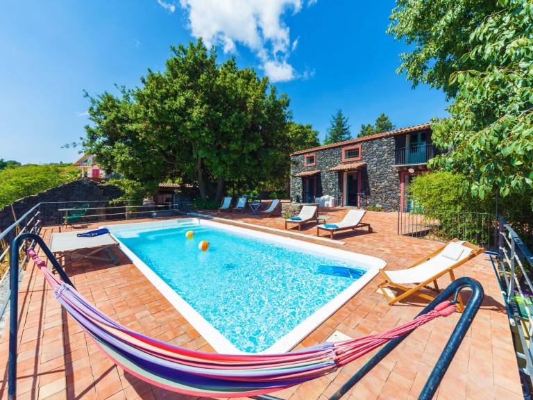 Fully equipped lovely house with garden, BBQ & patio | Pet-friendly — photo 4