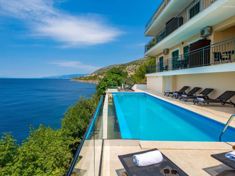 Rental apartment with patio, garden & pool | Sea view — photo 2