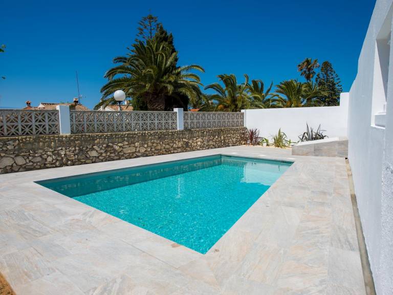 Villa with private pool, patio & garden — photo 4