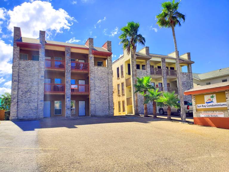 Sun Ray 1A - Pet Friendly, 3min Walk to Beach in South Padre Island, TX