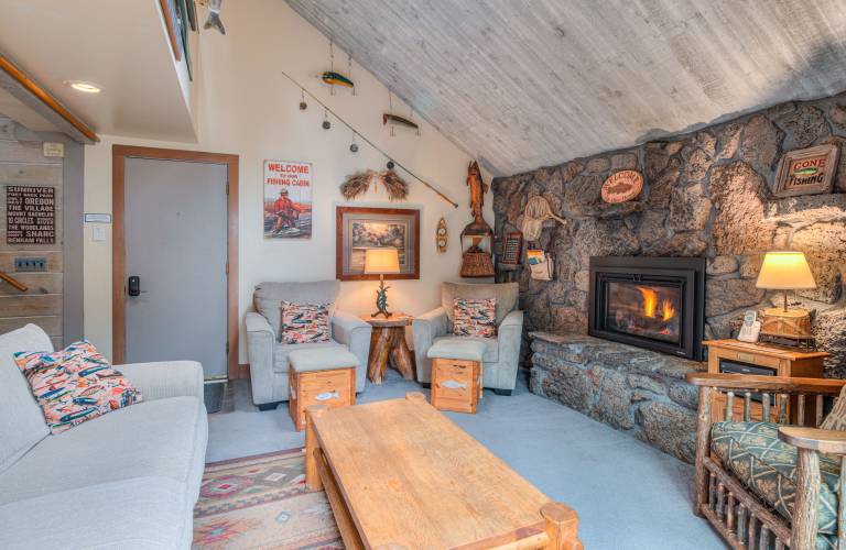 Come Enjoy This Cabin In The Woods, Hot Tub & Pet Friendly, 8 SHARC PASSES! — photo 4