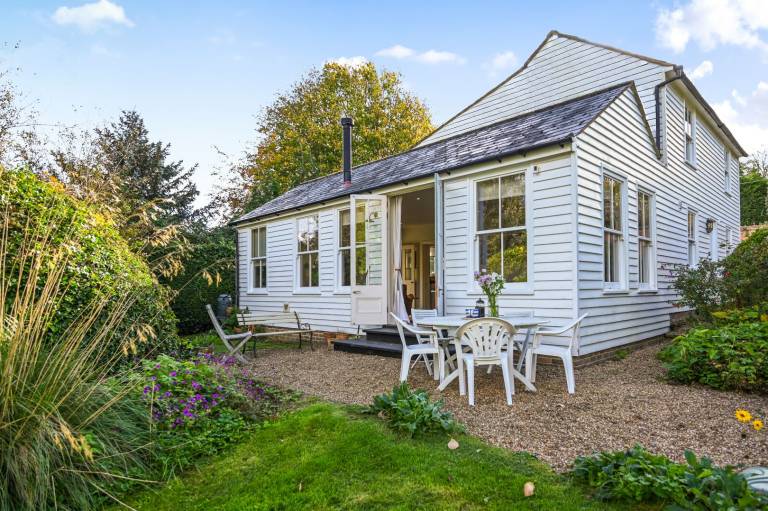 Fully equipped cottage with garden & grill | Pets allowed in Rye