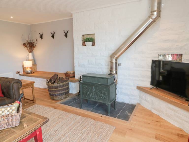 Family-oriented cottage with garden & patio | Pets allowed — photo 4
