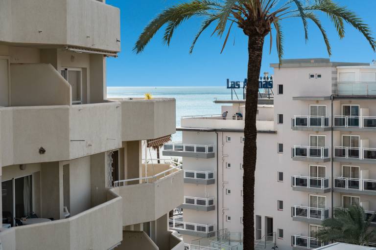 Holiday apartment with pool & yard in Torremolinos