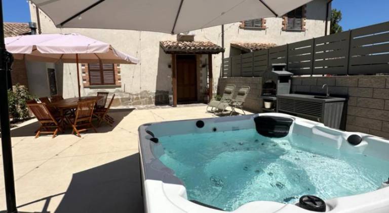 Spacious vacation home with garden, jacuzzi & barbeque | Pet-friendly — photo 5