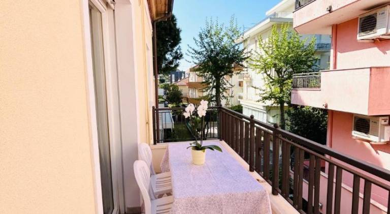Rental apartment with patio — photo 5