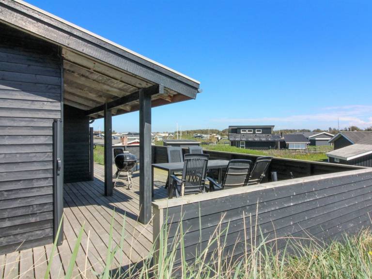 Vacation home with terrace — photo 4