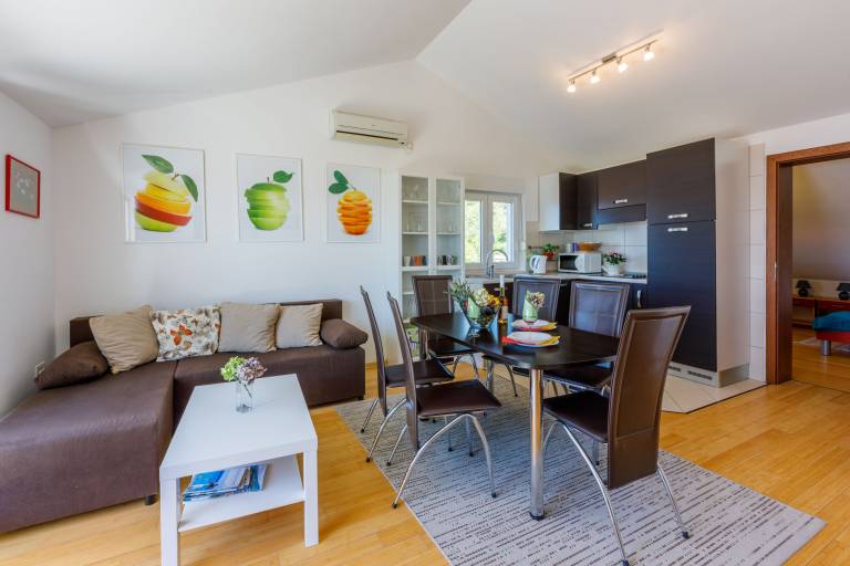 Holiday apartment with grill & patio | Sea view — photo 3
