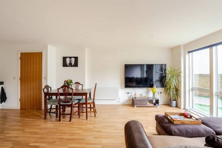 The Nest of Forest Hill 2 Minutes from Train Station