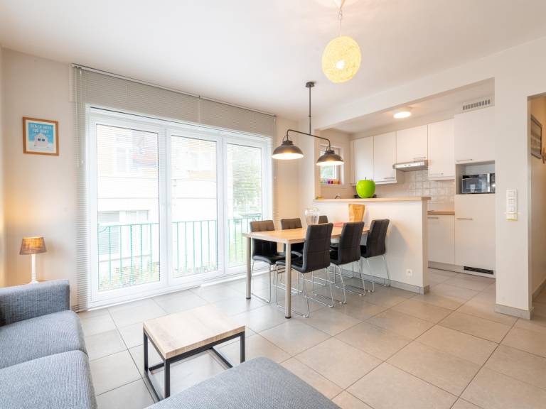 Rental apartment with 3 rooms for 6 persons — photo 2