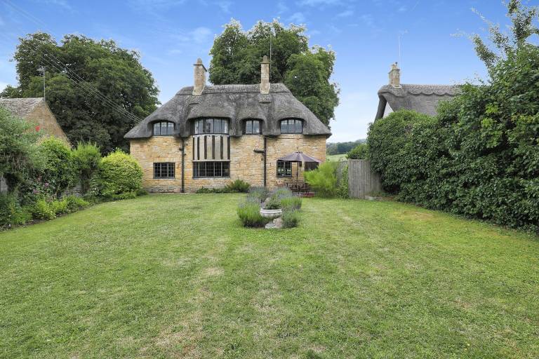 Cottage Broadway