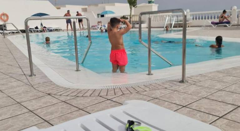 Nice holiday apartment with patio, private pool & barbeque | Dogs allowed — photo 3