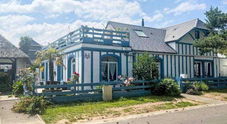 Vacation home with 5 rooms for 10 persons in Ouistreham
