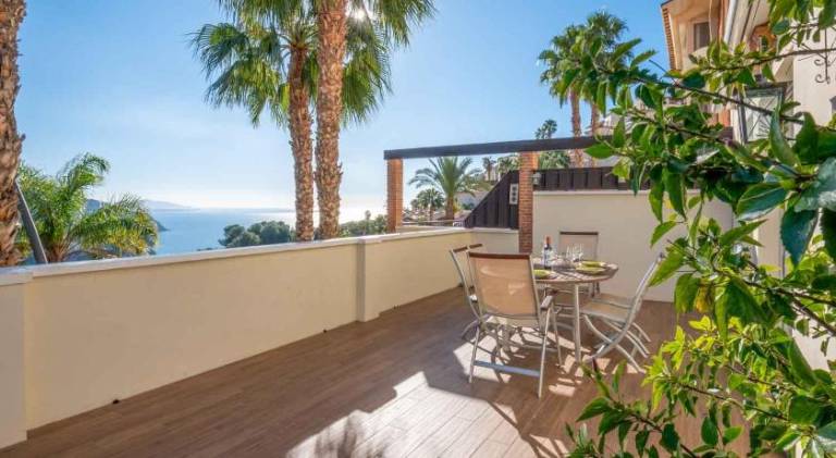 Vacation home with heated pool, terrace & BBQ in Almunecar